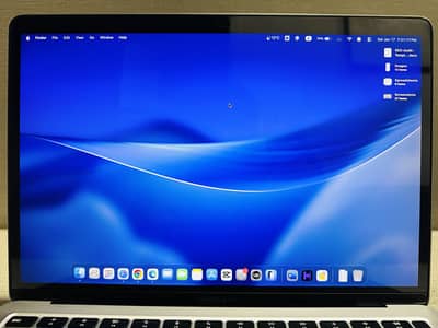 Macbook Air M1 9/10 in good condition