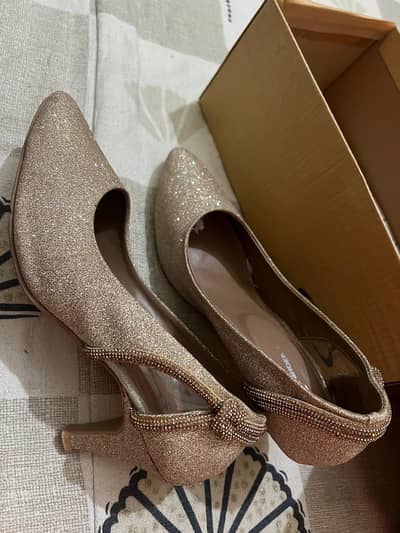 decent party wear heel