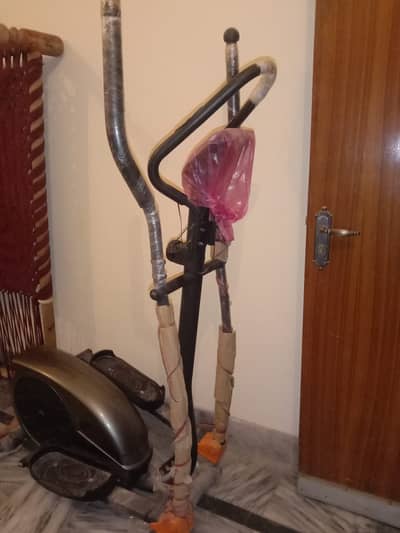 Elliptical exercise cycle