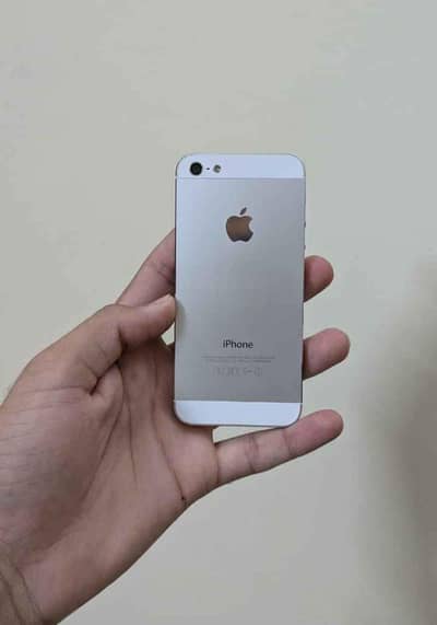 iphone 5S 64GB full box Whatsapp number 03222352063