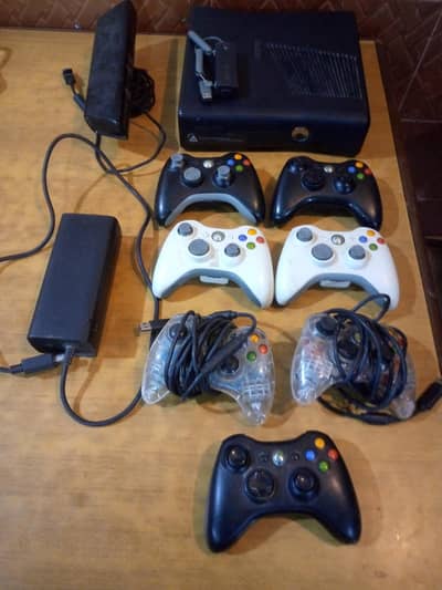 Xbox 360 RGH 256 GB | 2 Wireless Controllers | Games Installed