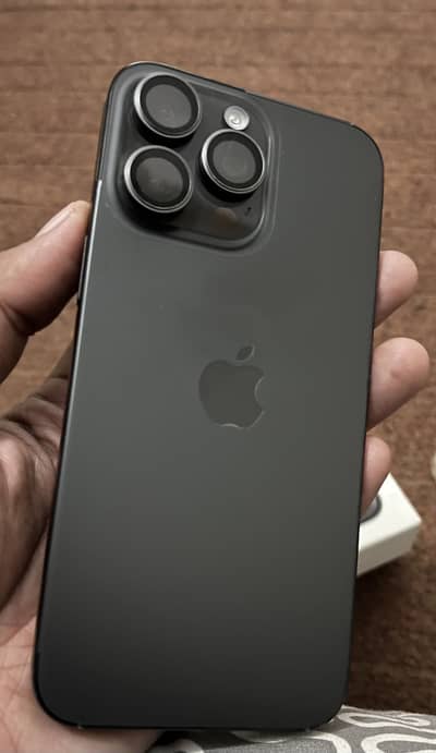 15 pro max black titanium