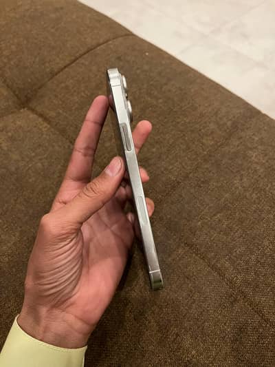 Aoa im selling my ipho13 pro max 99 health 128 gb pta approved