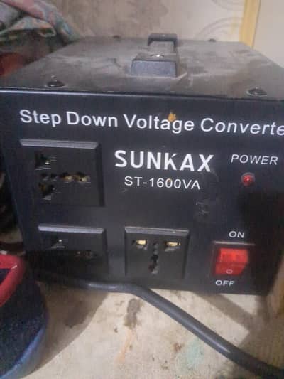 Step down voltage converter