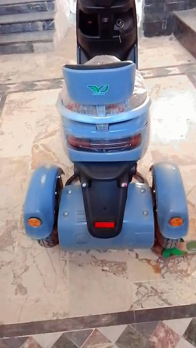 3 Wheeler electric Scooty