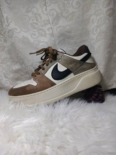 Nike shoes slightly used