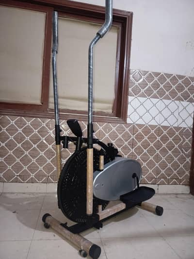 ELLIPTICAL EXERCISE CYCLE / EXERCISE BIKE
