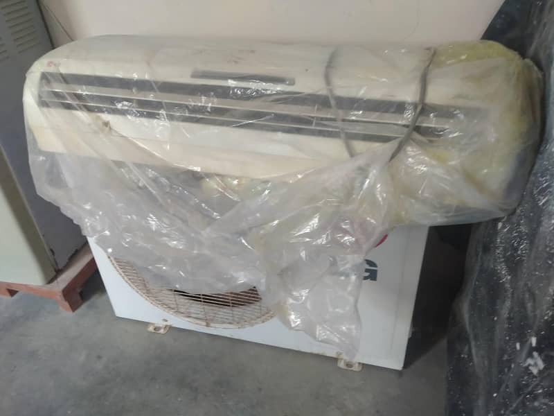 استعمال شدہ ایل جی ایک ٹن اے سی. 0