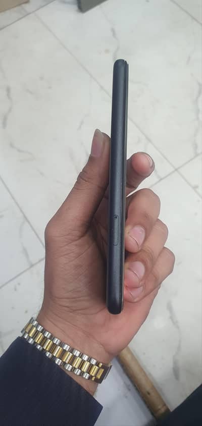 google pixsel 5 6+128 Non pta condition 10by10 ha  just screen