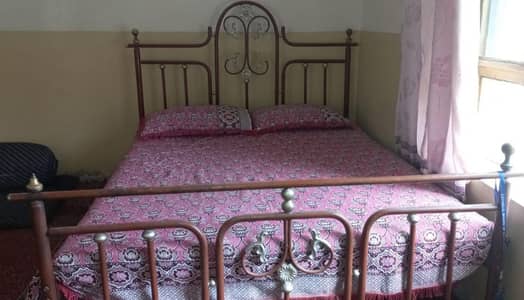 Strong Iron Double Bed with Comfortable Foam Mattress for Sale