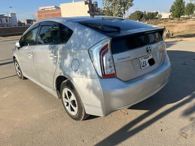 Prius 2012/15/16 lahore registered fully maintained urgent sale