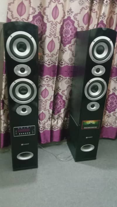 Audionic classic 7.7 speakers new condition 10by10 with remote and box