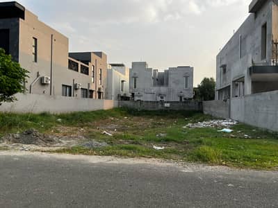 1 KANAL PLOT NEAR TO GOLF COURSE W BLCOK