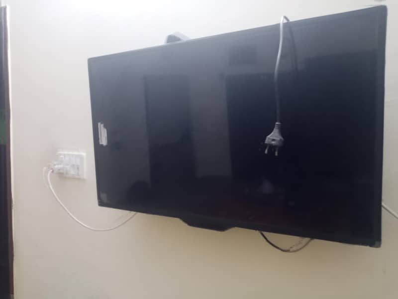 32 Inches Tv Black Lcd 0