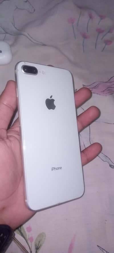 I'm selling my iphone 8 plus white color lush condition