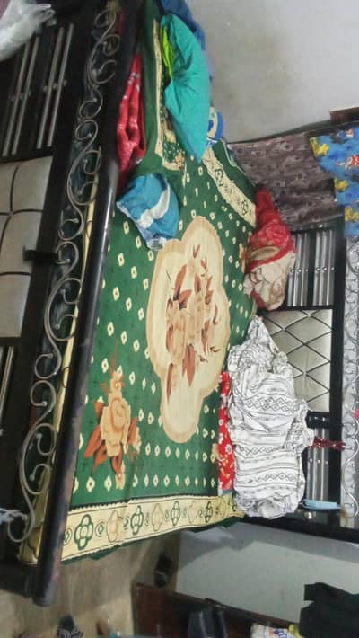 King size Bed with 3 Dor Almari