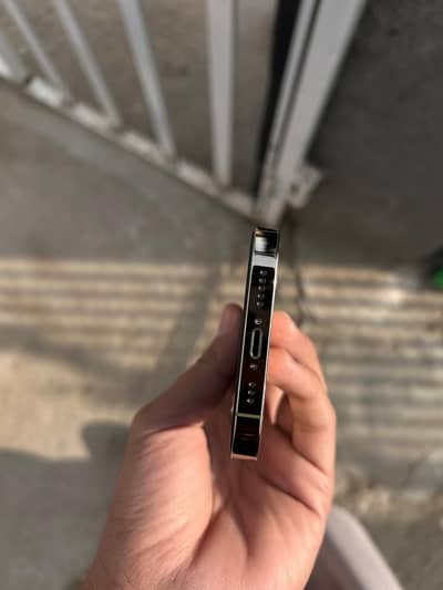 iPhone 14 Pro 256gb jv battery health 95% gold colour 10/10 condition