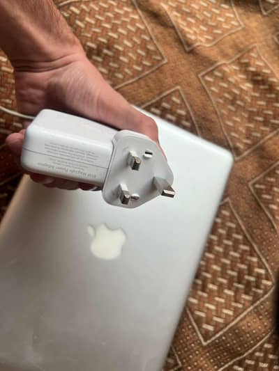 MacBook Pro 2012 . windows 10 Pro installed