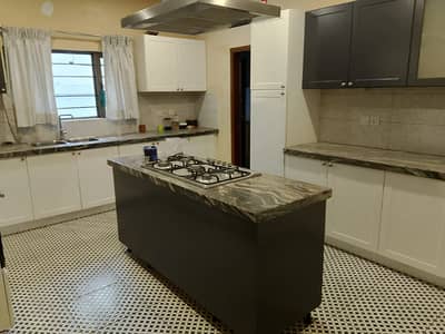 500 YARDS BANGLOW FOR RENT DHA PHASE 5 HIGHTED LOCATOIN