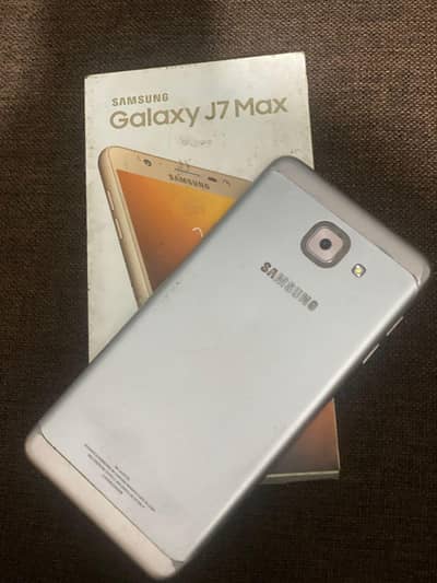 j7 max with box