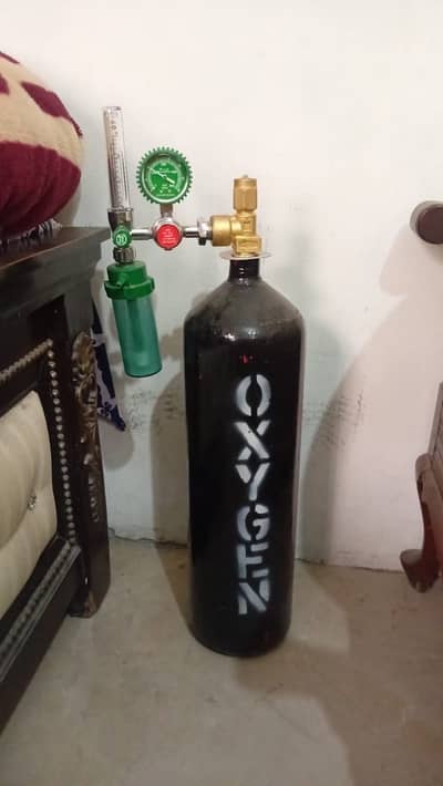 Oxygen cylinder