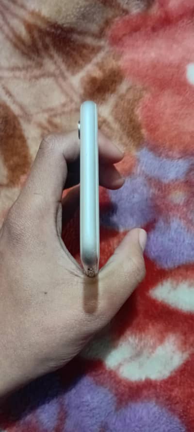 ram 16gb phone ka penal ma thora sar  ha batery 100% health