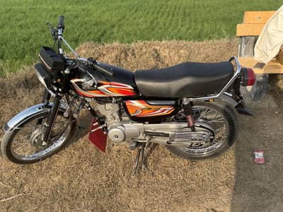 honda 125 _2022 model _black colour_Gujrat Registration