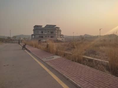 Urgent Sale Investor Price 10 Marla Plot