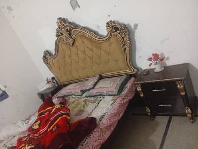 urgent selling bed  set condition excellent