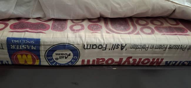 queen bed for sale in a good condition