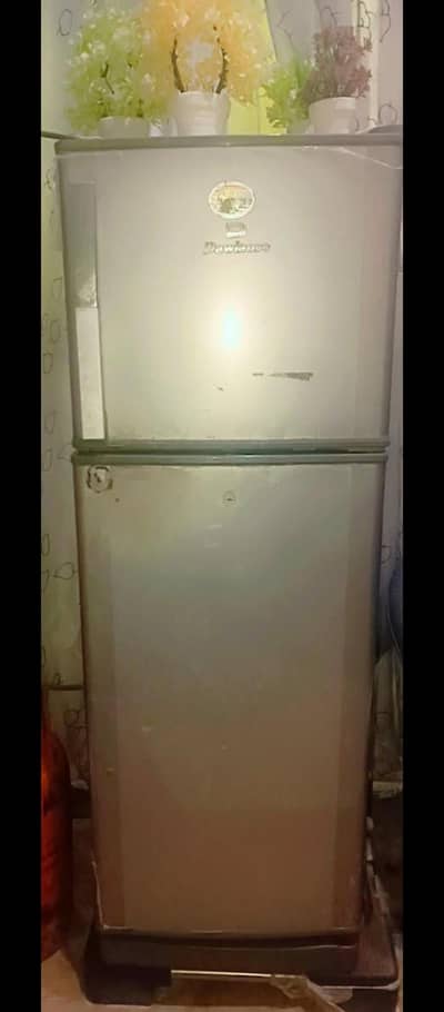 small Refrigerator condition used good working cooling bht achi hai