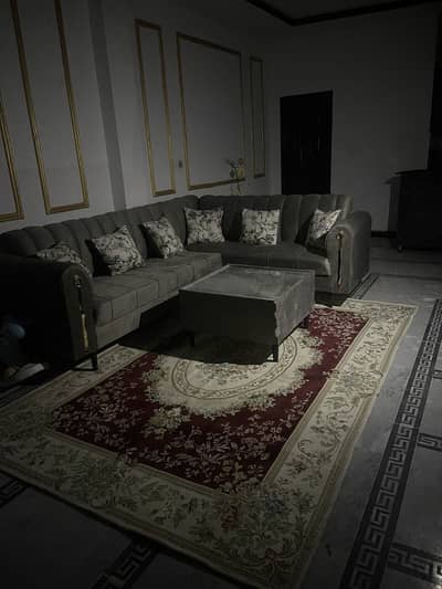 New 10/10 condition L shaped sofa with centre table