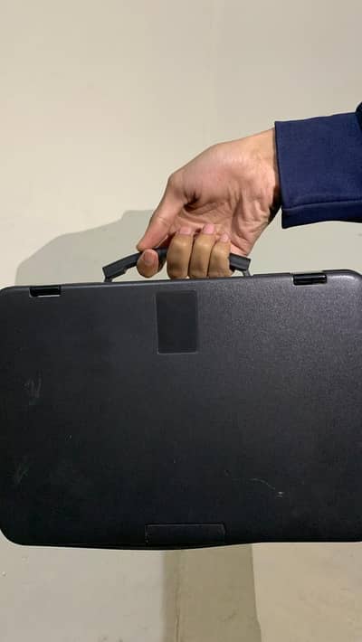 Laptop with touchscreen and foldable neatcondition contact(03405772220