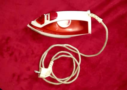 red philips iron good condition