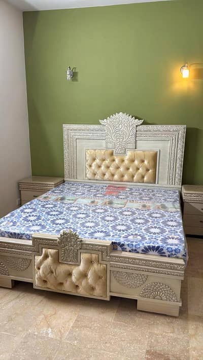 Brand new condition king bed with mattress, dressing and side tables