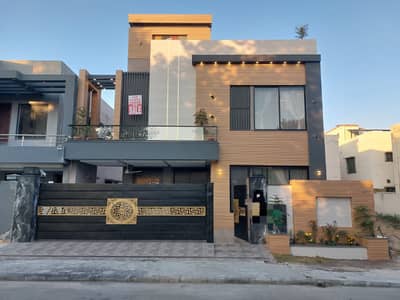 10 MARLA BRAND NEW FULL HOUSE FOR RENT