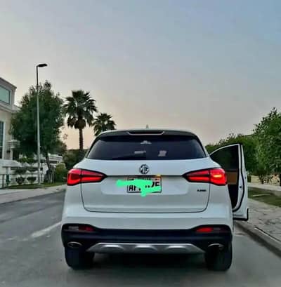 2021 MG HS Trophy Edition