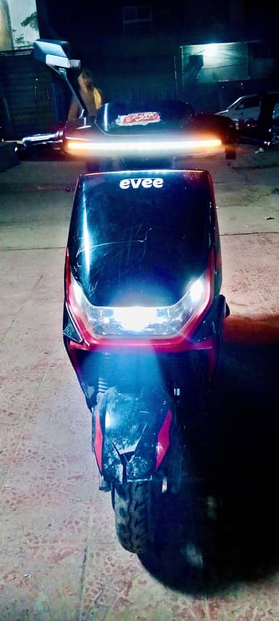 EVEE Scooty