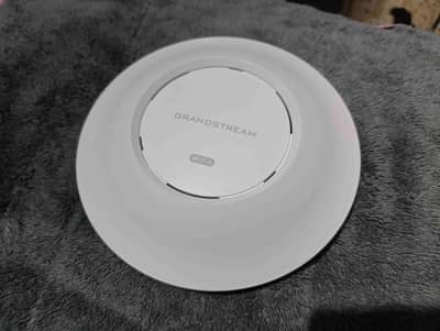 Grandstream GWN7660E and Grandstream GWN7615