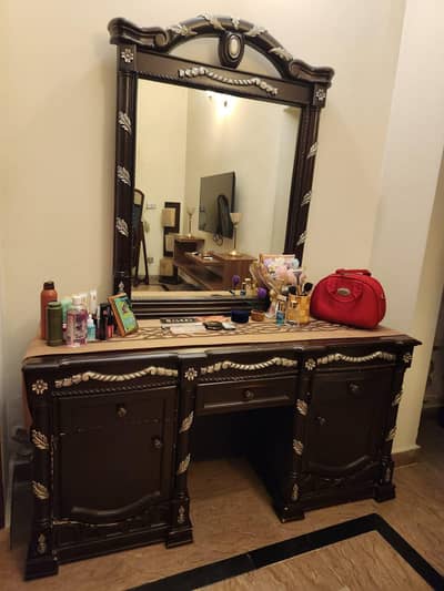 singhaar table brown color