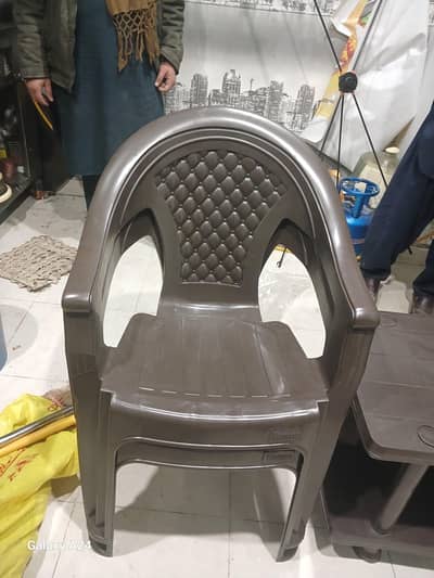 used chair and table in good condition