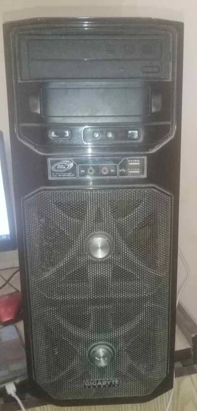 Gigabyte Gaming PC case with 3 fans