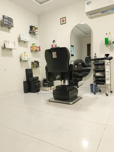 ladies ki zarorat ha Mean ki bi ha