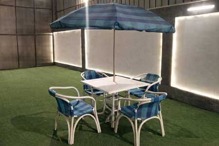 Outdoor Patio Table Set – 4 Chairs with Umbrella (Excellent Condition