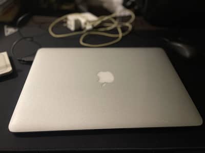 MacBook Air 13-inch (2015) – 8GB RAM, 256GB SSD