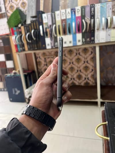 I phone 11 in good condition