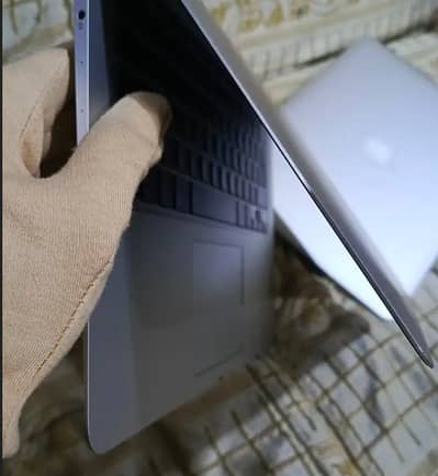 MacBook Air 2017 8gb/256gb backlit keyboard, original charger