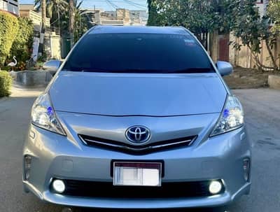 Toyota Prius Alpha G Touring 2011