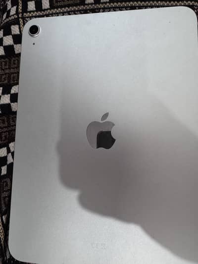 Ipad 11th generation 128GB 100BH 33 cycle count silver