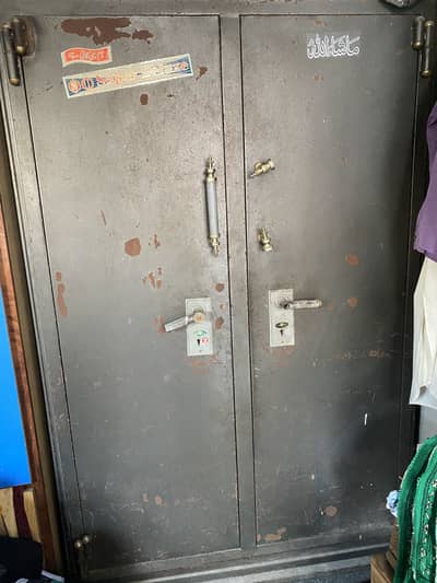 Lohay ki almari - 0,3,0,1,7,1,0,4,4,0,0